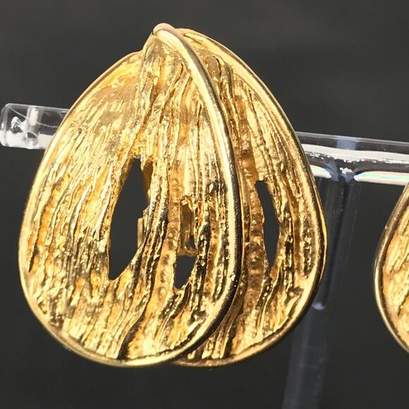 Vintage Signed Craft Runway Oversized Brutalist Textured Gold Clip On Earrings - Picture 6 of 16